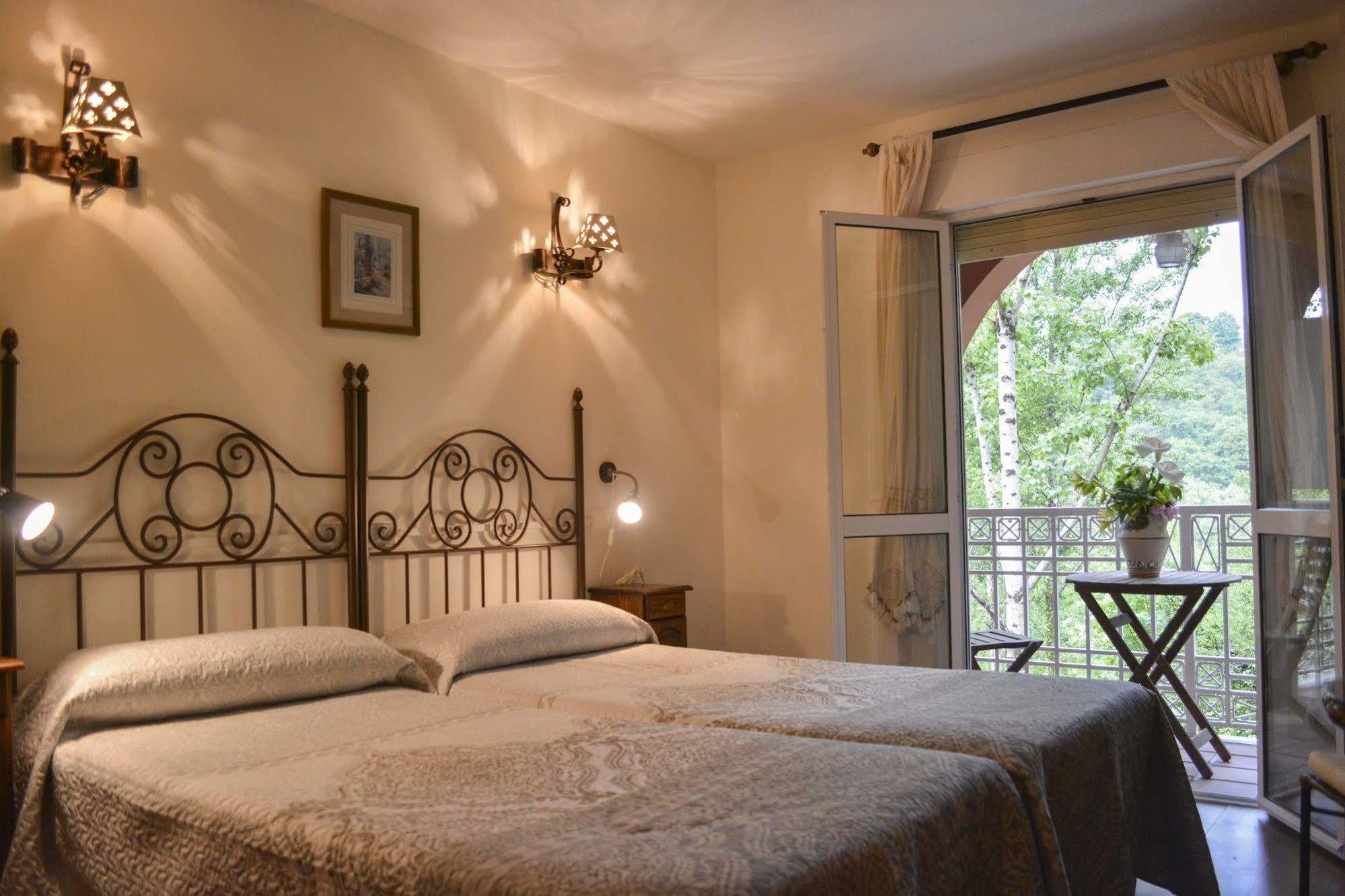 Hotel Azabache Susierra Cangas de Onis Bagian luar foto